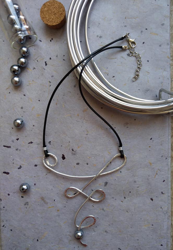 Collana in alluminio martellato